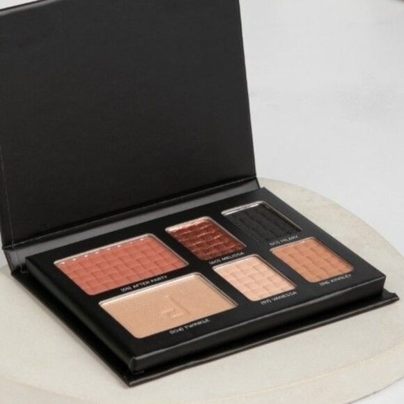 Doucce Other - Doucce On The Go Palette - New in Packaging
